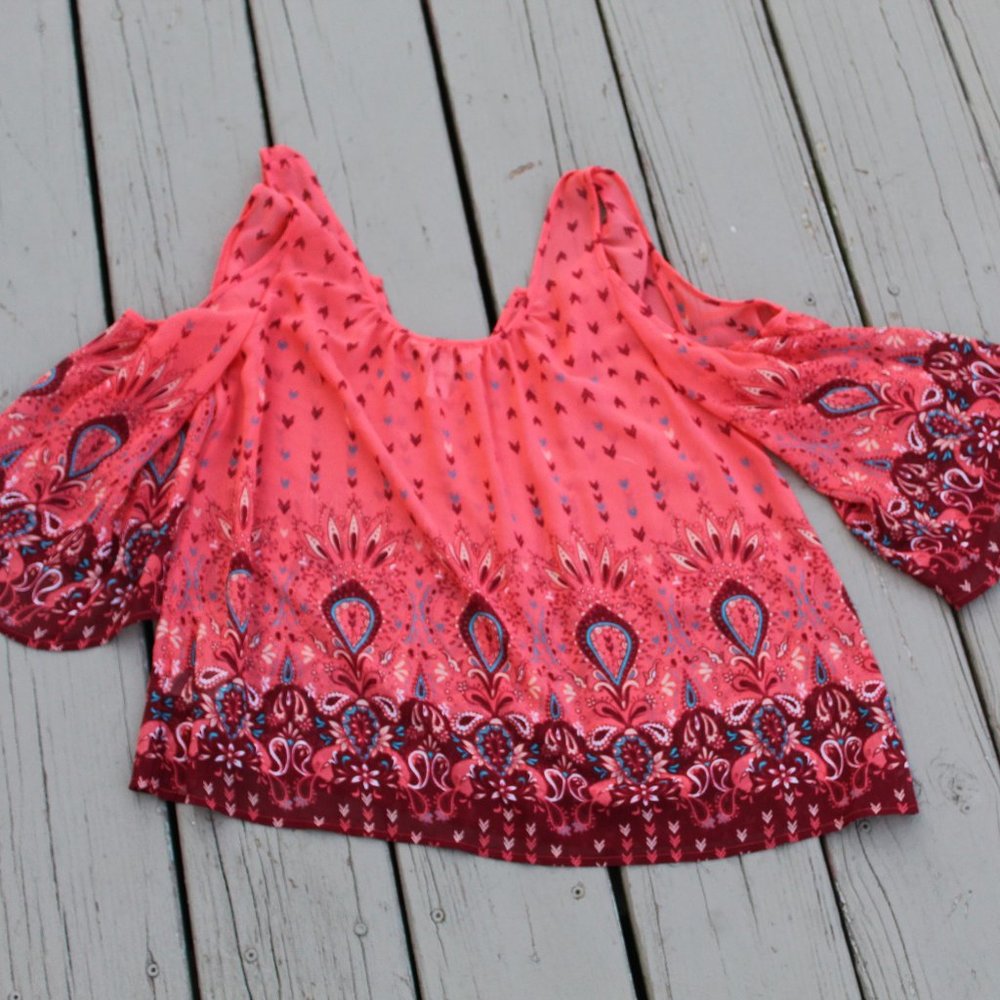 ARIZONA JEANS Cold Sholder Shear Blouse Boho Print